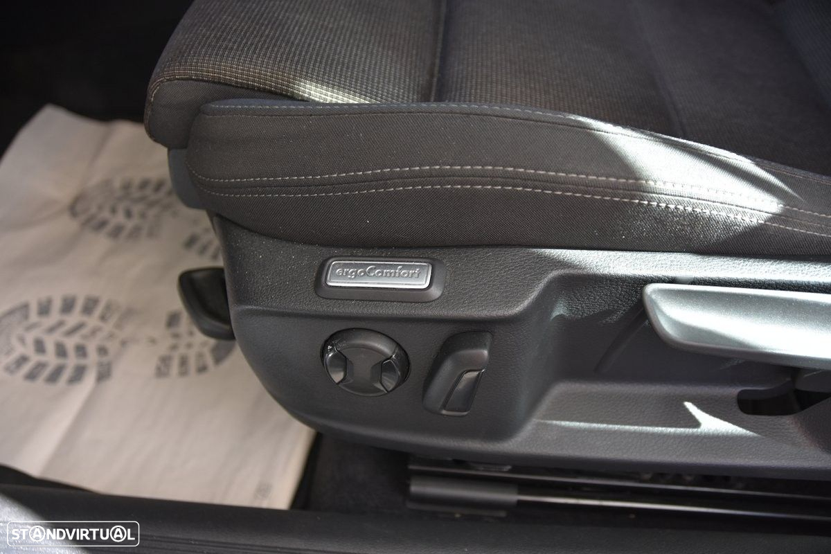 VW Passat 1.6 TDI Confortline - 11