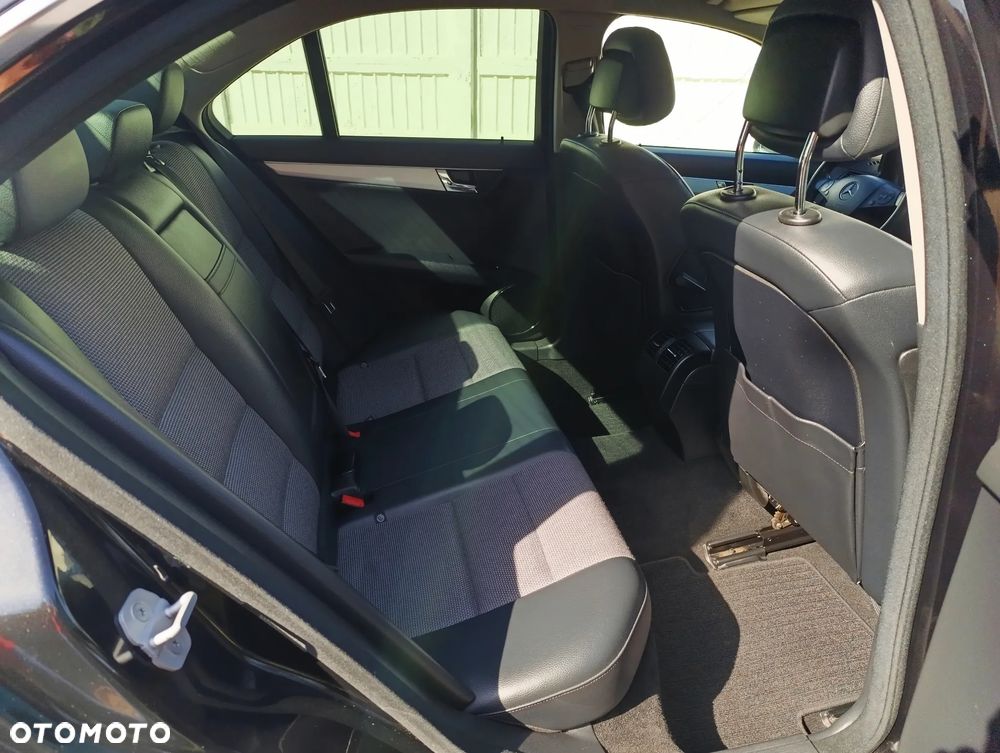 Mercedes-Benz Klasa C 180 CGI Automatik BlueEFFICIENCY Avantgarde - 7