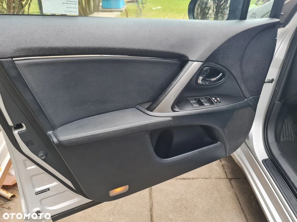Toyota Avensis 2.0 D-4D Premium - 22