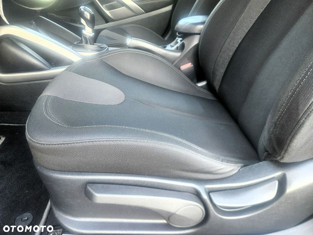 Hyundai Veloster - 23