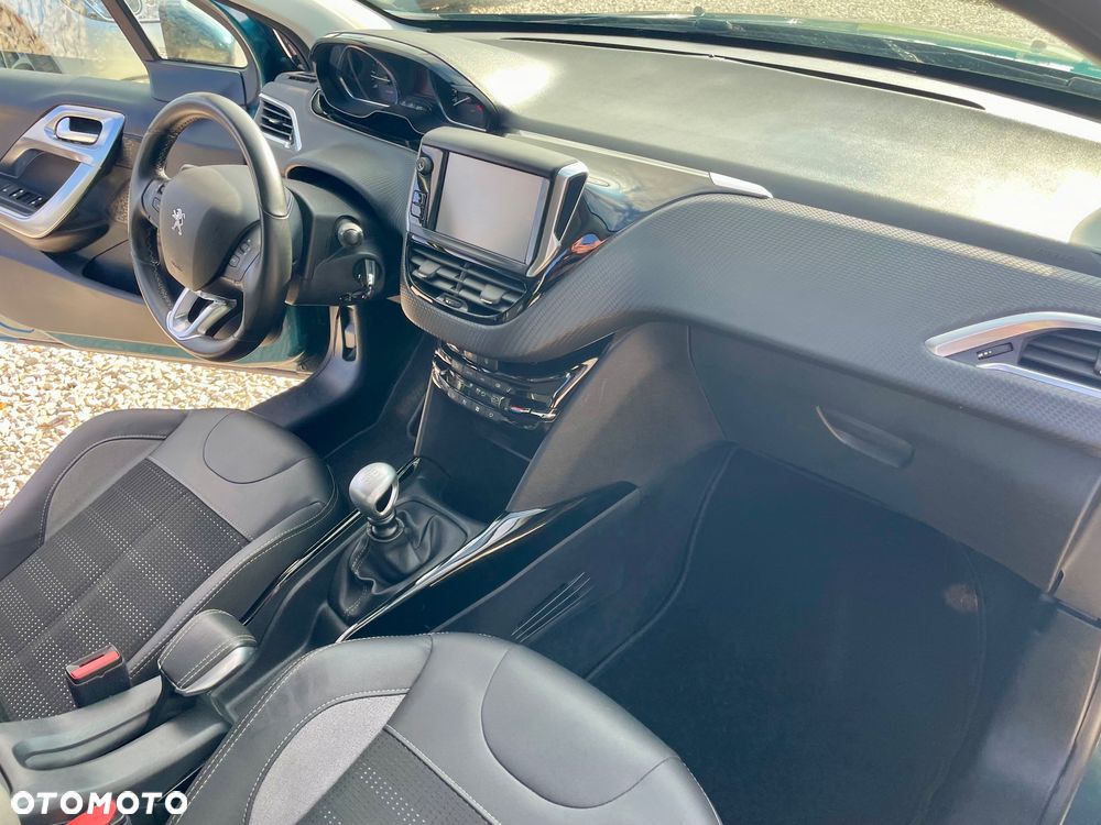 Peugeot 2008 PureTech 130 GPF Stop&Start Allure - 14