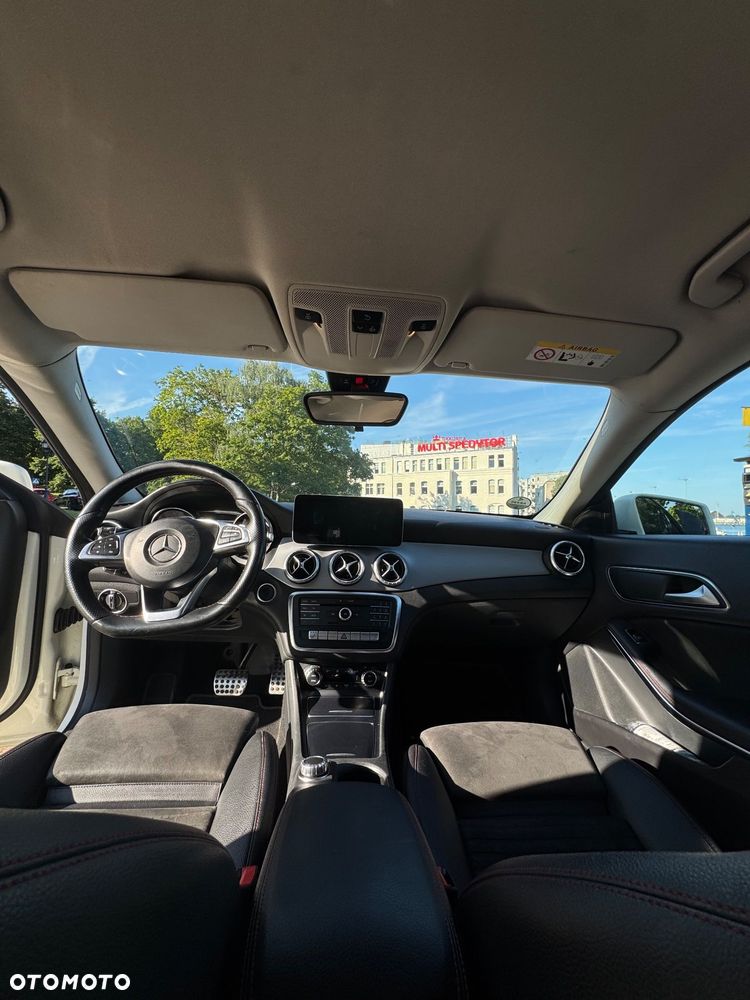 Mercedes-Benz CLA 220 4-Matic AMG Line - 12