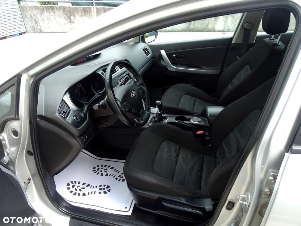 Kia Ceed 1.4 L - 10