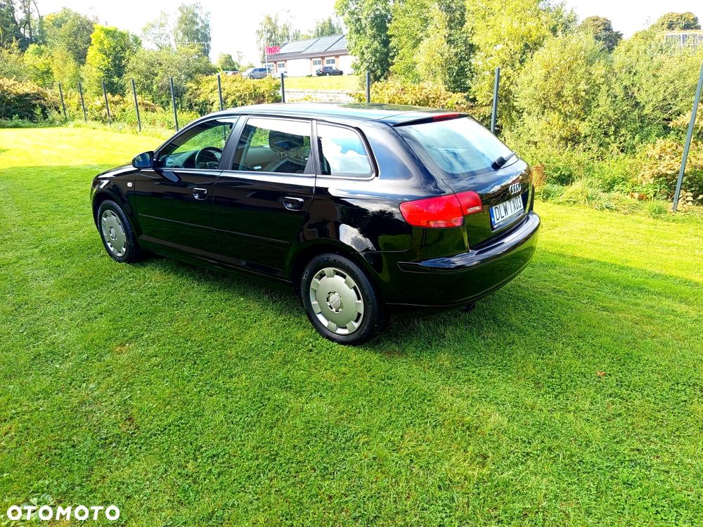 Audi A3 Sportback 1.6 Ambiente - 4