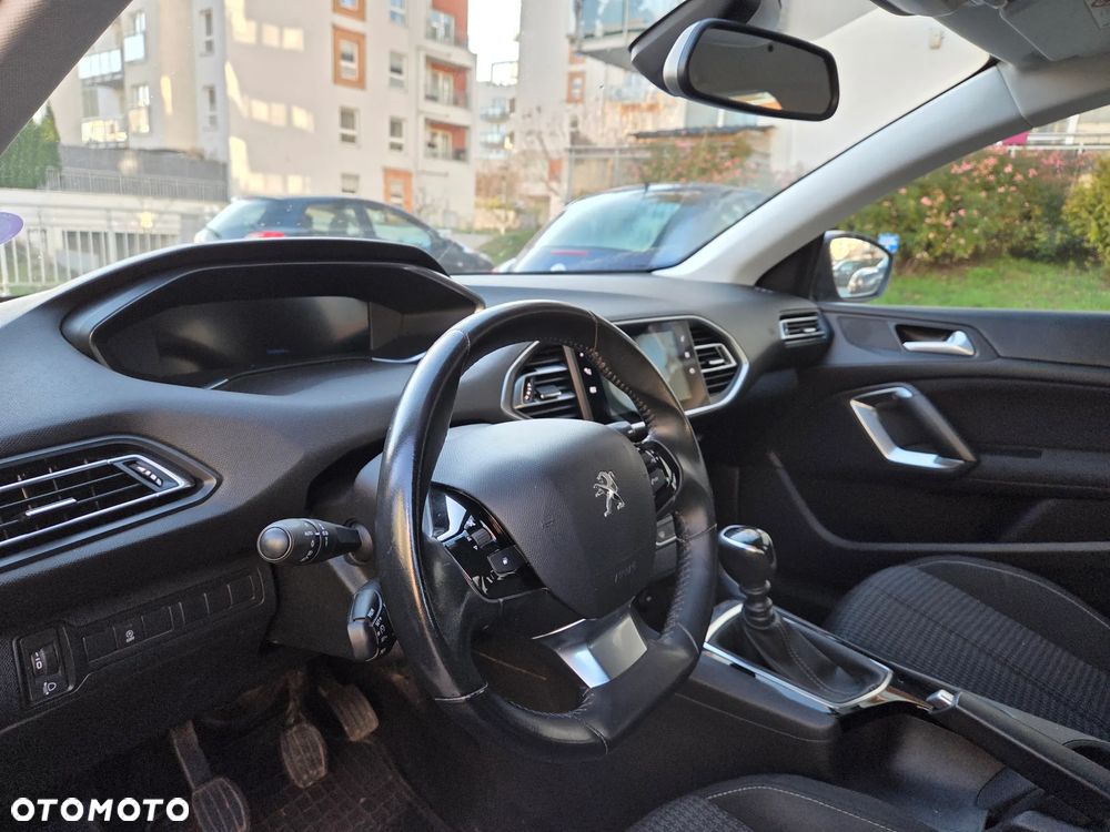 Peugeot 308 1.2 PureTech Allure Pack S&S - 9