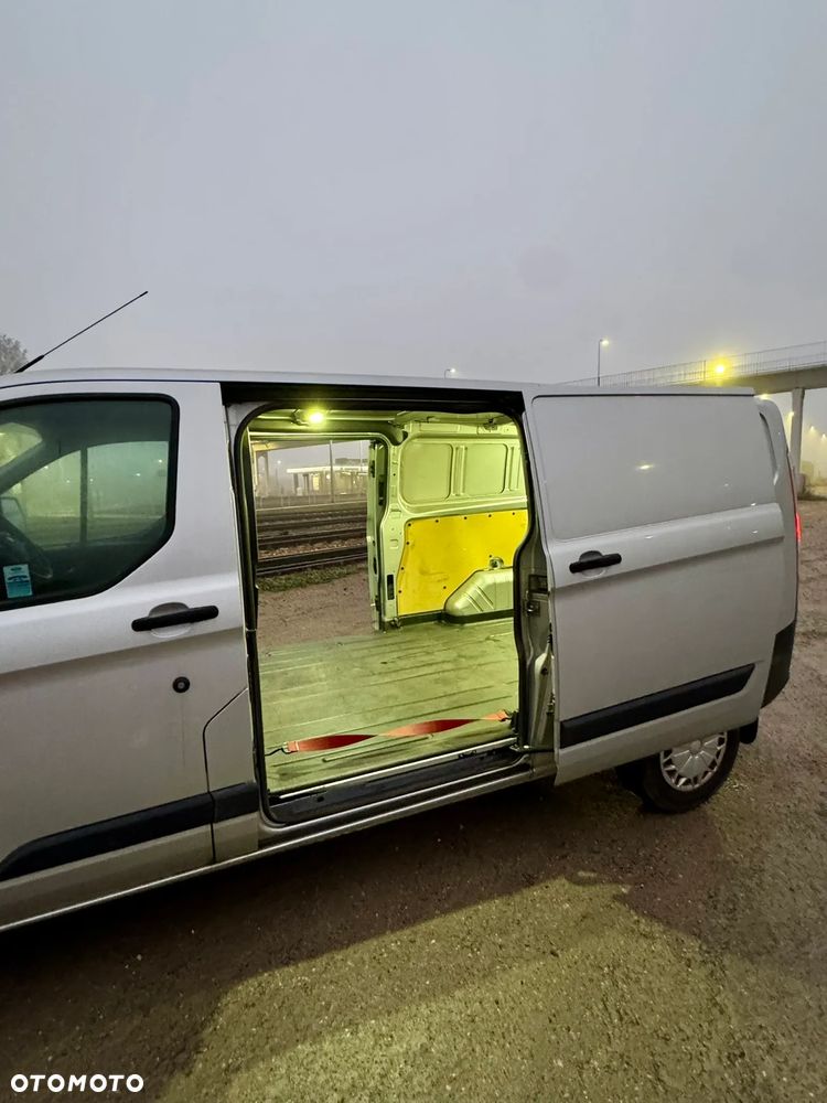 Ford TRANSIT CUSTOM - 9