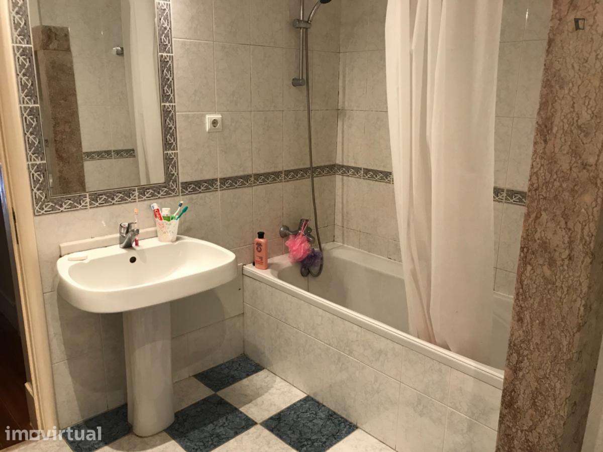 Quarto - localizado em Alameda Lisbon - Grande imagem: 5/33