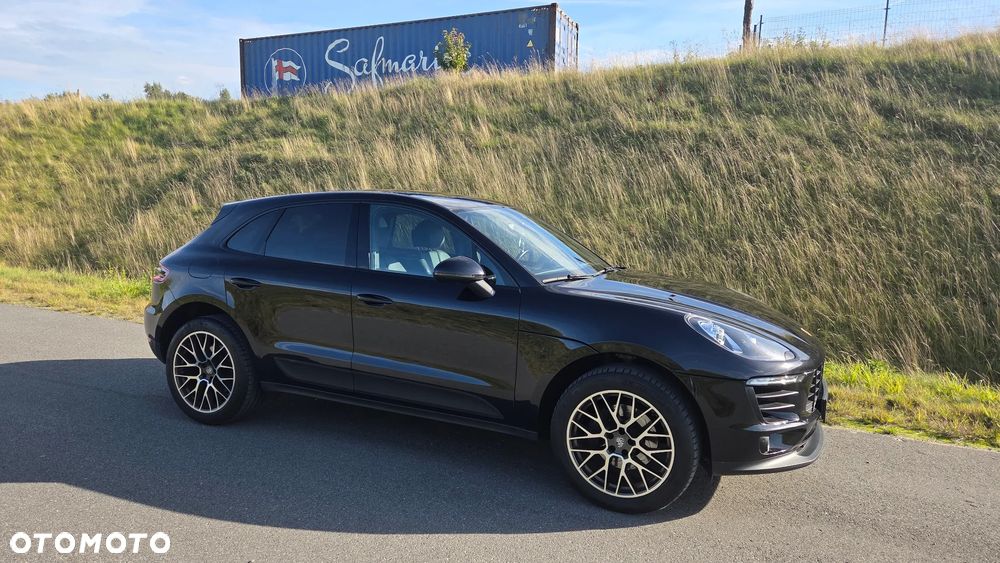 2017 Porsche Macan, photograph 5