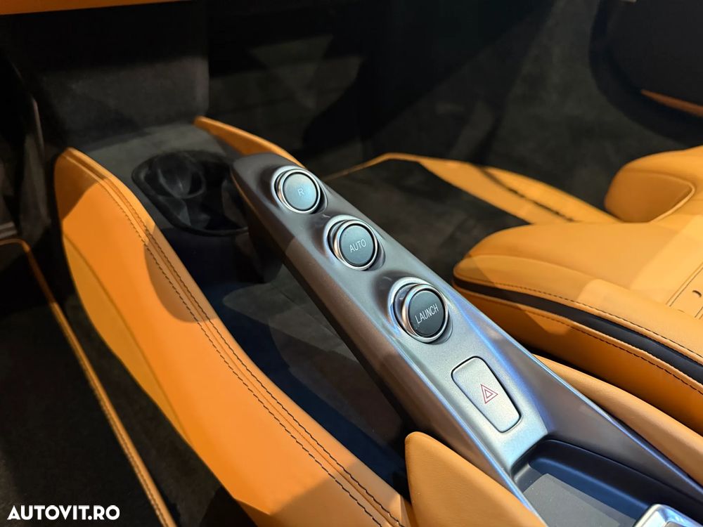 Ferrari F8 - 27