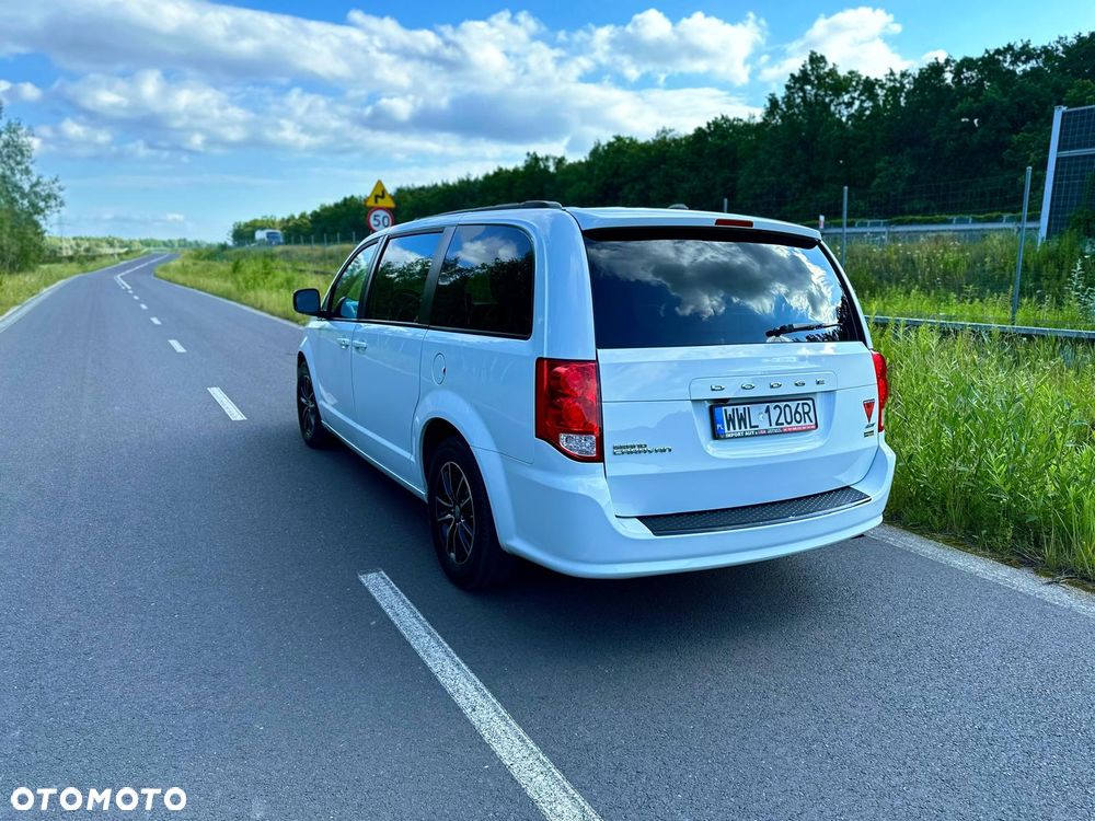 Dodge Caravan - 8