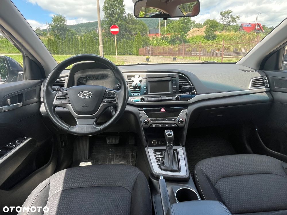 Hyundai Elantra 1.6 Style - 10