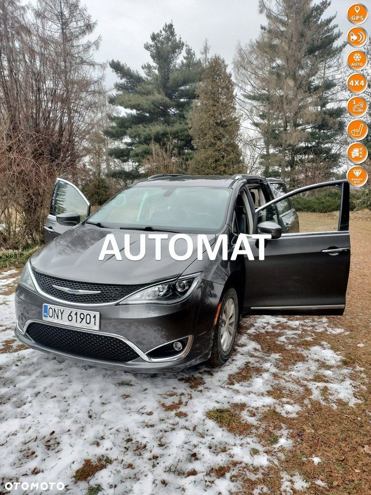 Chrysler Pacifica - 2