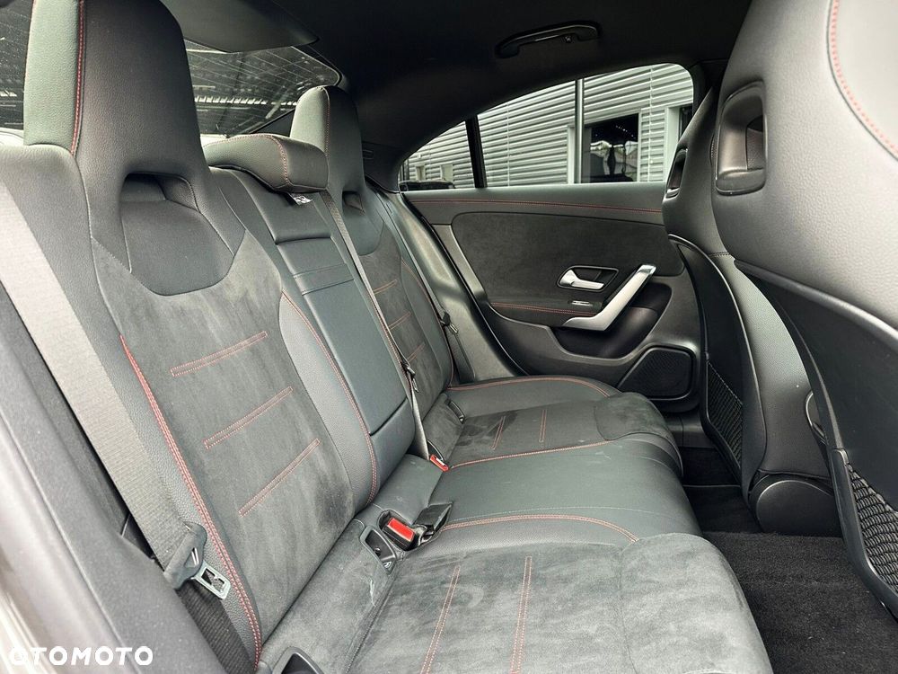 Mercedes-Benz CLA - 12