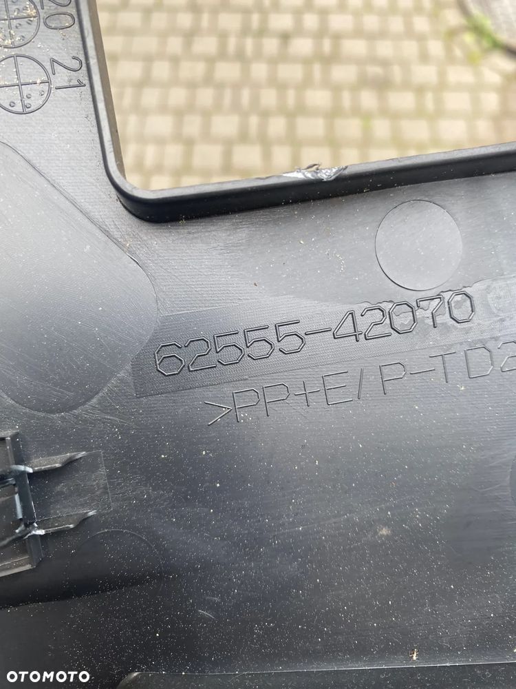 Osłona boczna słupka | kanapy | tylna prawa | Toyota RAV4 | RAV-4 V - 62555-42070 - 2