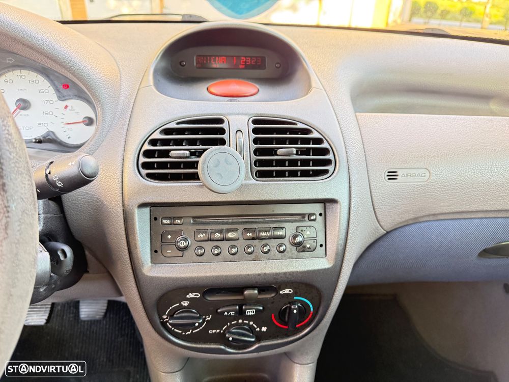 Peugeot 206 1.1 Color Line - 19