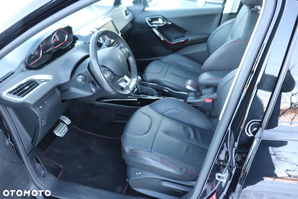 Peugeot 2008 PureTech 130 EAT8 GT Exclusive - 27