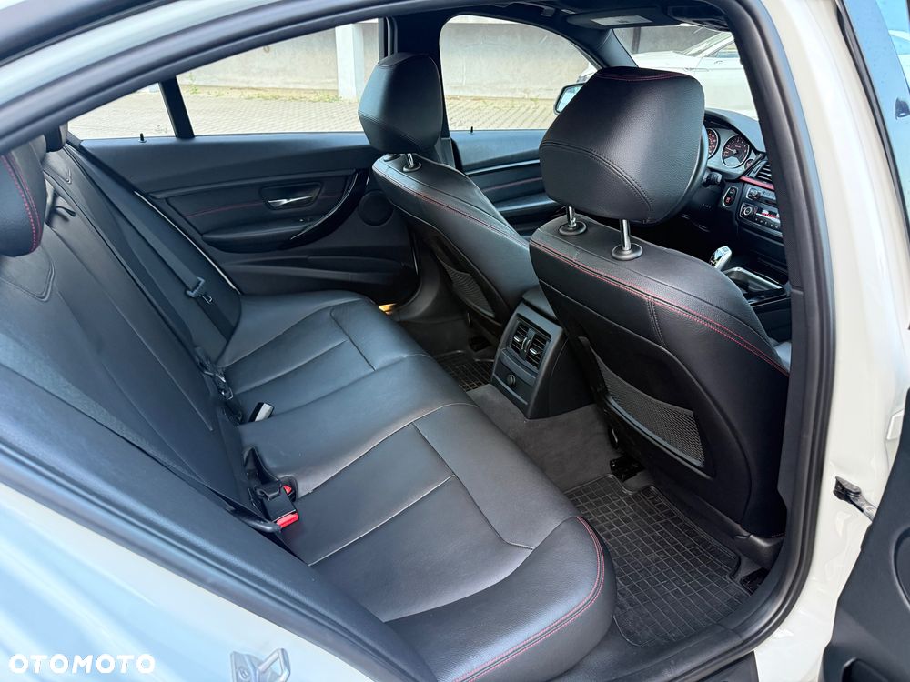 BMW Seria 3 328i xDrive Sport-Aut - 12