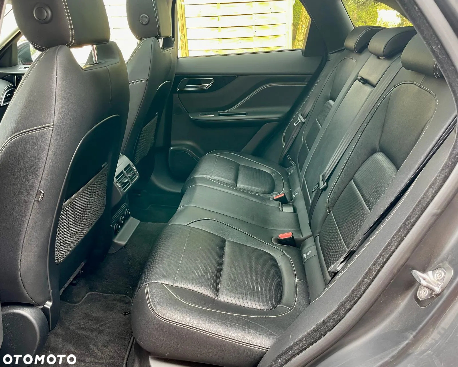 Jaguar F-Pace 2.0 i4D AWD R-Sport - 12