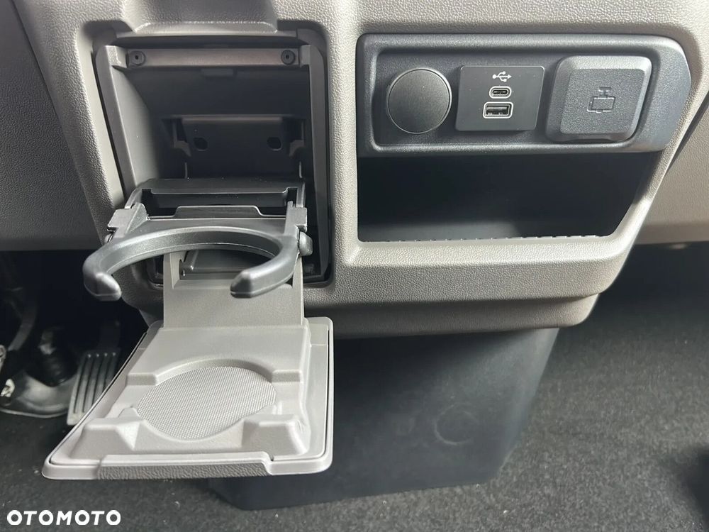 Volkswagen Caravelle - 33