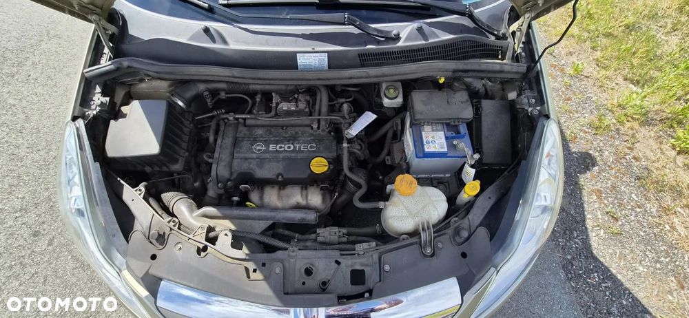 Opel Corsa 1.4 16V Cosmo - 6