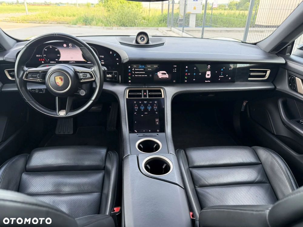 Porsche Taycan - 16
