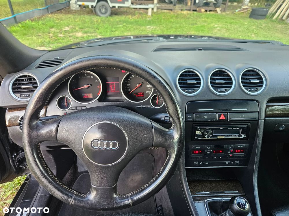 Audi A4 Cabrio 2.4 - 26