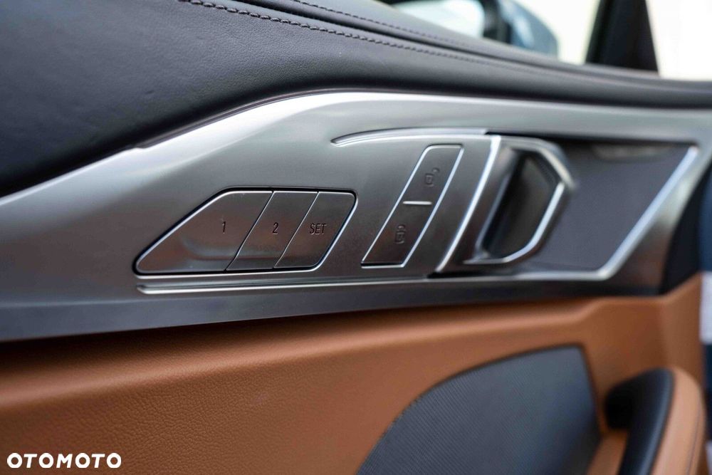 BMW Seria 8 M850i xDrive - 16