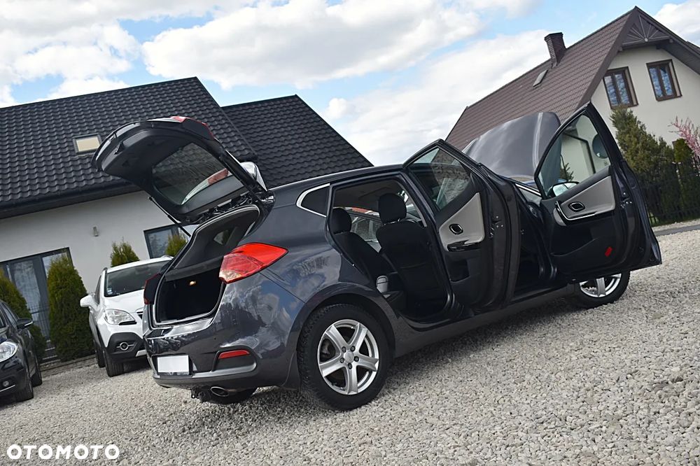 Kia Ceed 1.6 GDI Dream Team Edition - 16