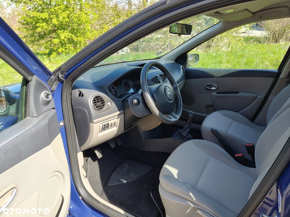 Renault Clio - 12