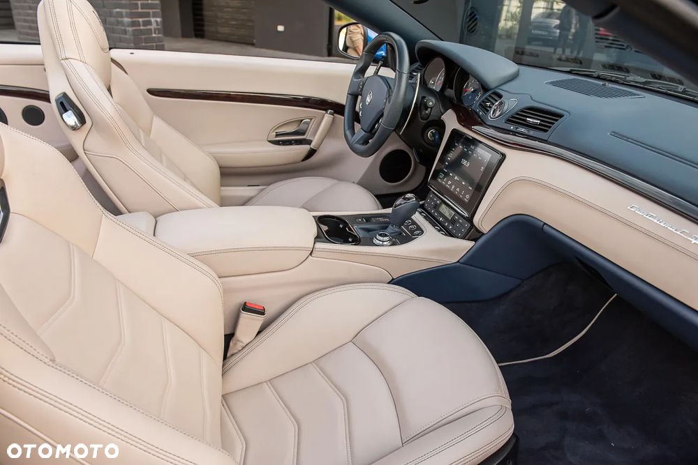 Maserati GranCabrio - 25