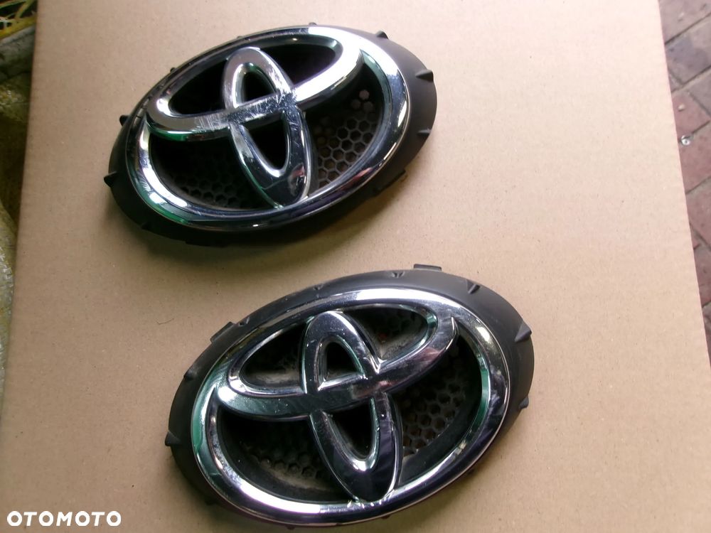 ZNACZEK EMBLEMAT TOYOTA AYGO II   PRZÓD  14-22  LIFT - 1