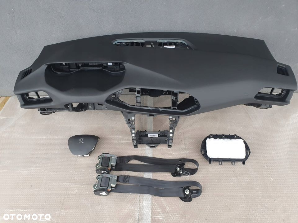 Peugeot 308 T9 deska kokpit konsola airbag pasy - 1