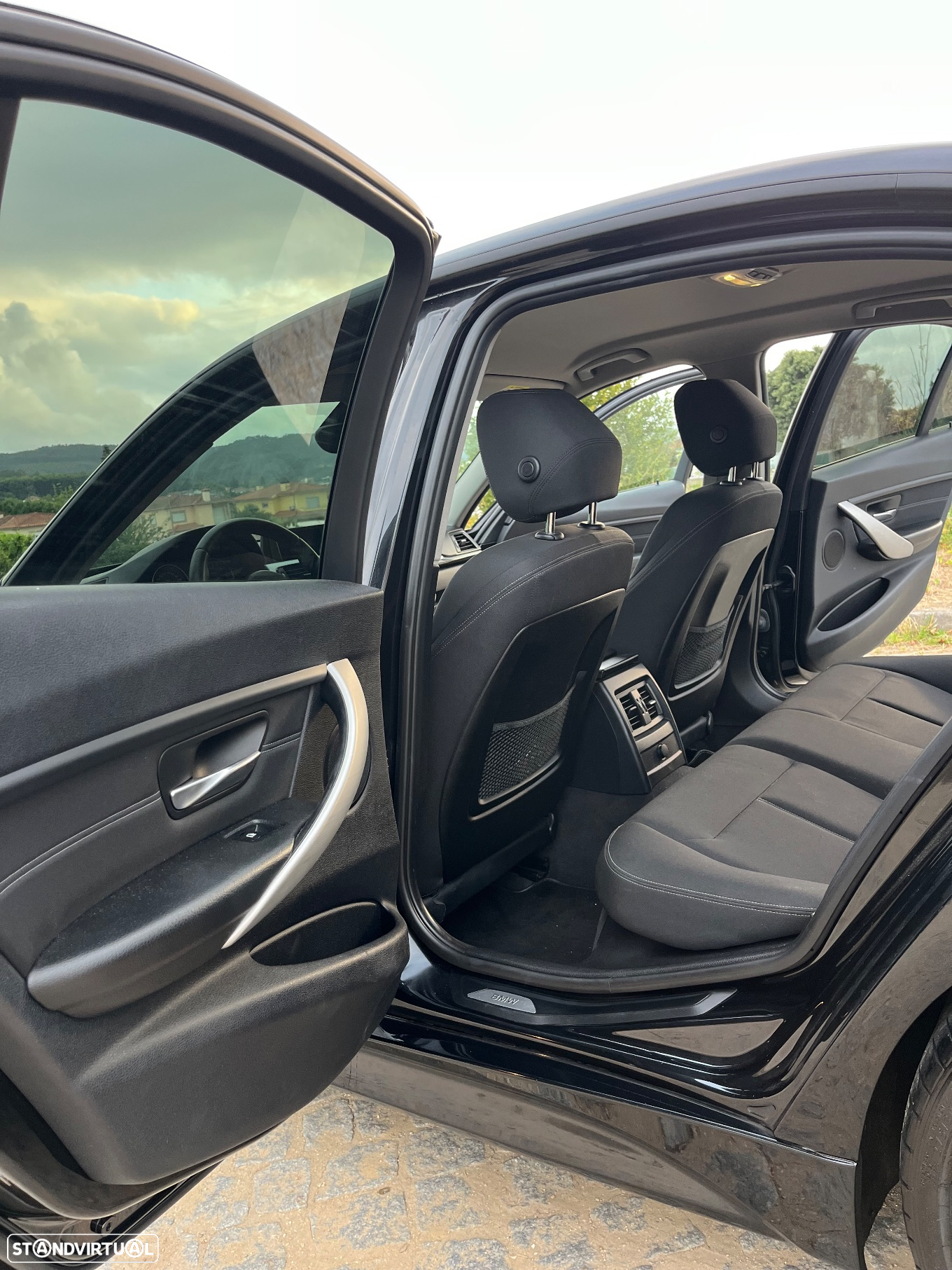 BMW 318 d Sport - 12