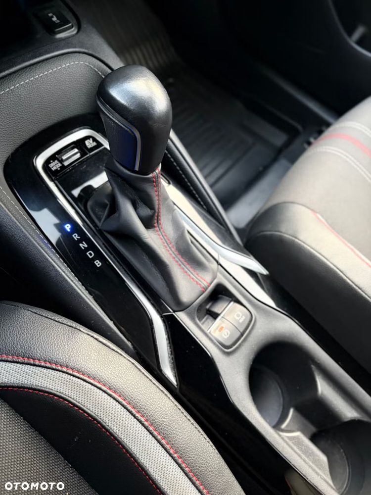 Toyota Corolla 1.8 Hybrid Team Deutschland - 13