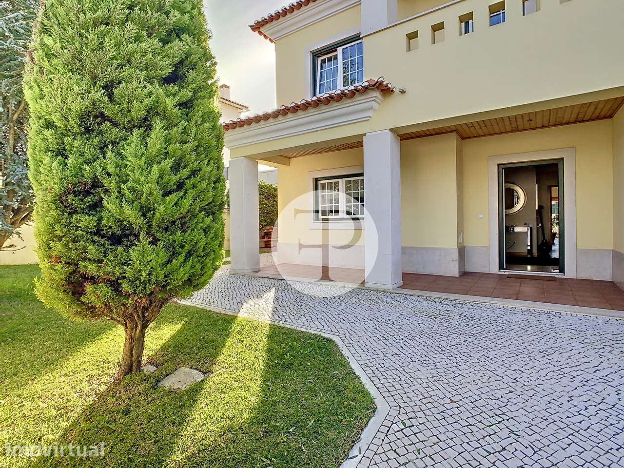 Moradia T5 com piscina no Nadadouro | 408 m² | Lote de 809 m² - Grande imagem: 2/60