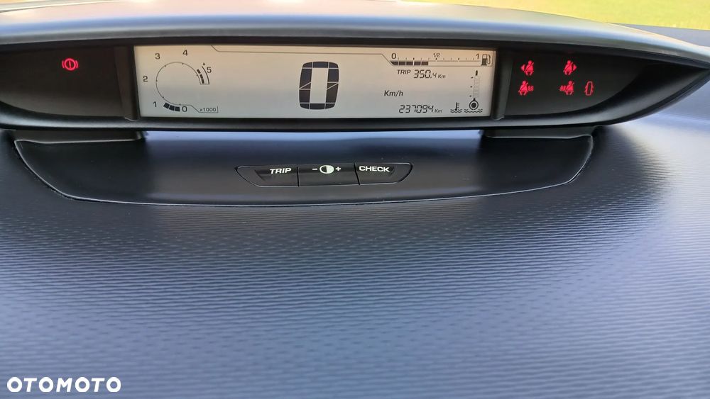 Citroën C4 1.6 HDi Advance - 12