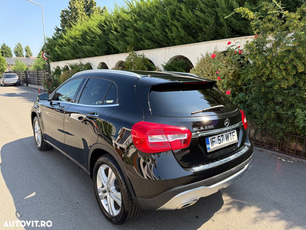 Mercedes-Benz GLA 250 7G-DCT - 11