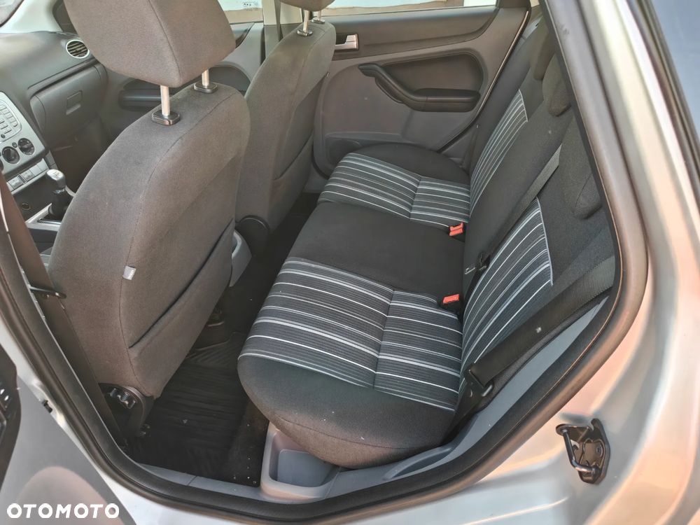 Ford Focus 1.6 Ambiente - 10
