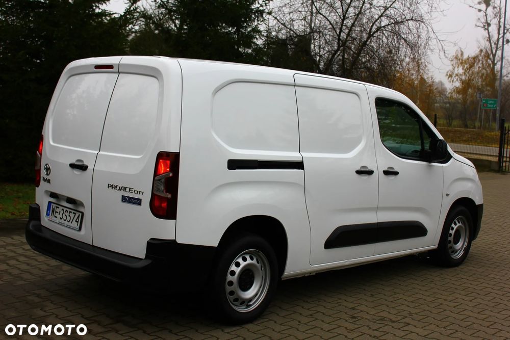 Toyota Proace City CHŁODNIA 1.5D-4D 102KM LONG L2 3 Osobowy - 19
