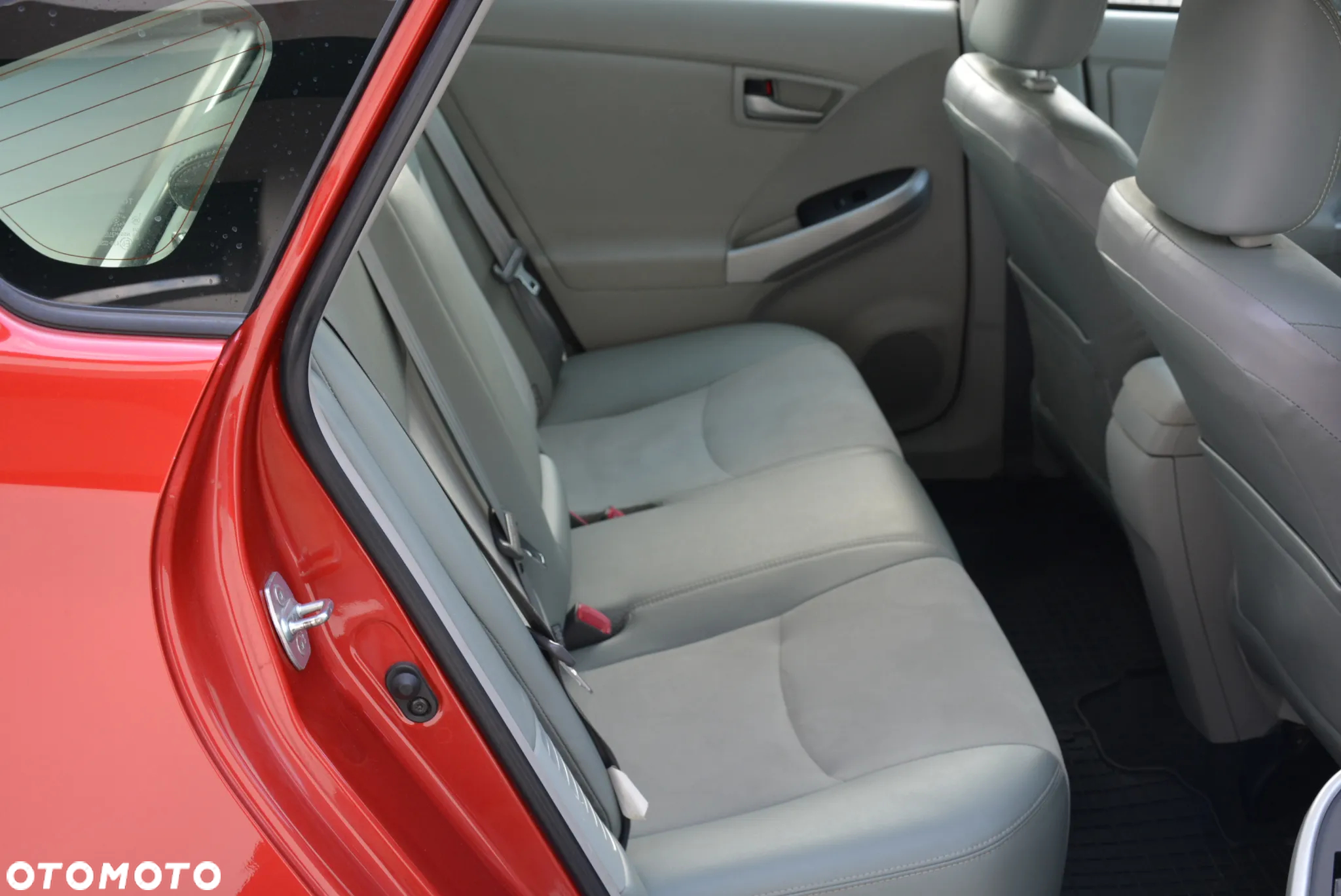 Toyota Prius 1.8 HSD Premium - 32