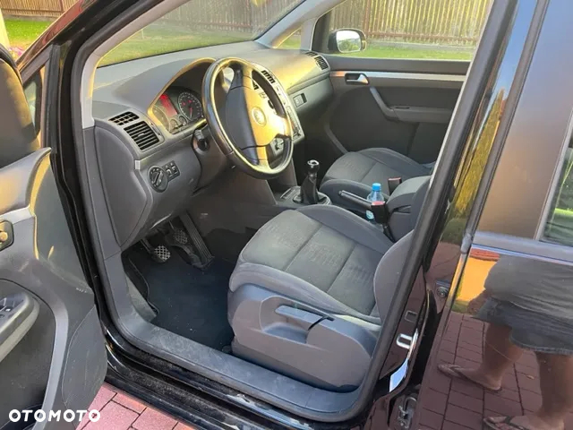 Volkswagen Touran 2.0 TDI DPF Trendline - 8