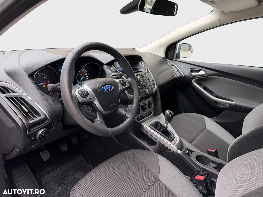 Ford Focus 1.6 TDCI DPF Ambiente - 10