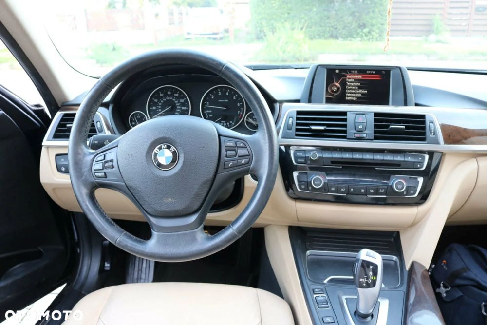 BMW Seria 3 320i - 4