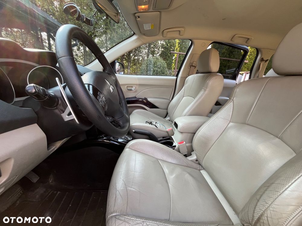 Mitsubishi Outlander 2.4 4WD CVT Intense - 17