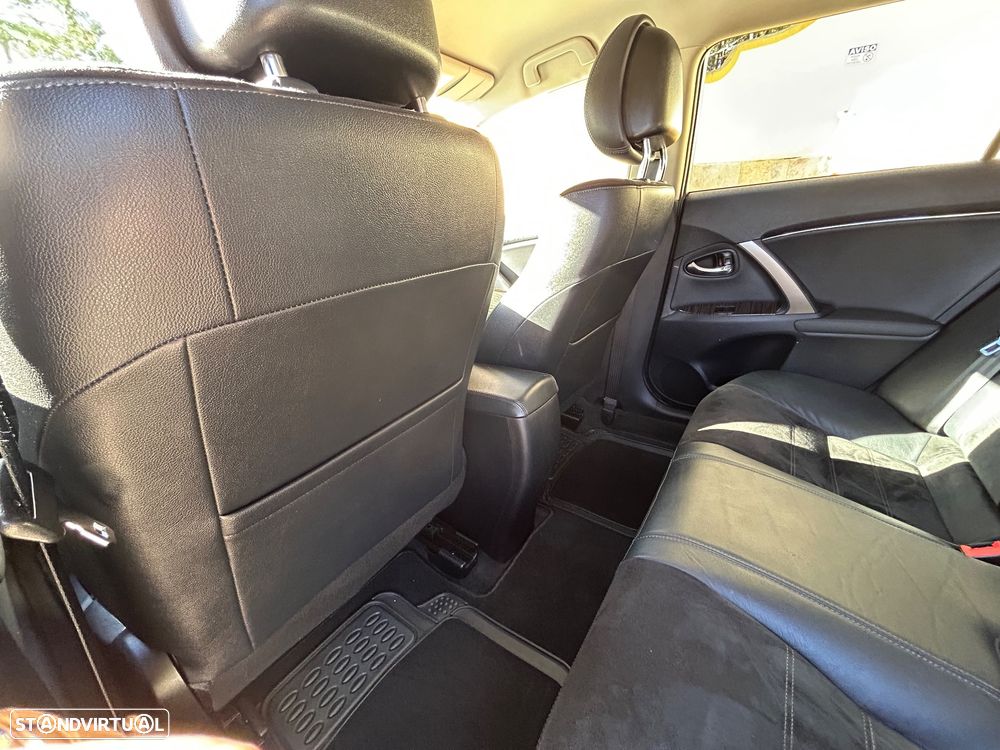 Toyota Avensis SW 2.0 D-4D Luxury - 8