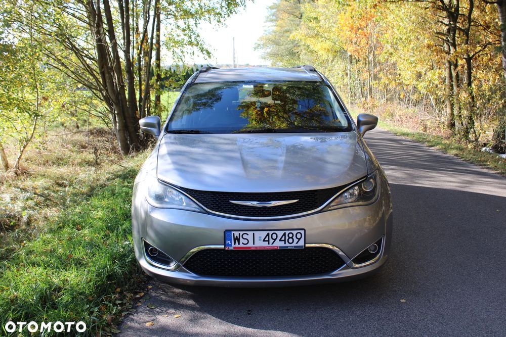 Chrysler Pacifica 2017 photo 3