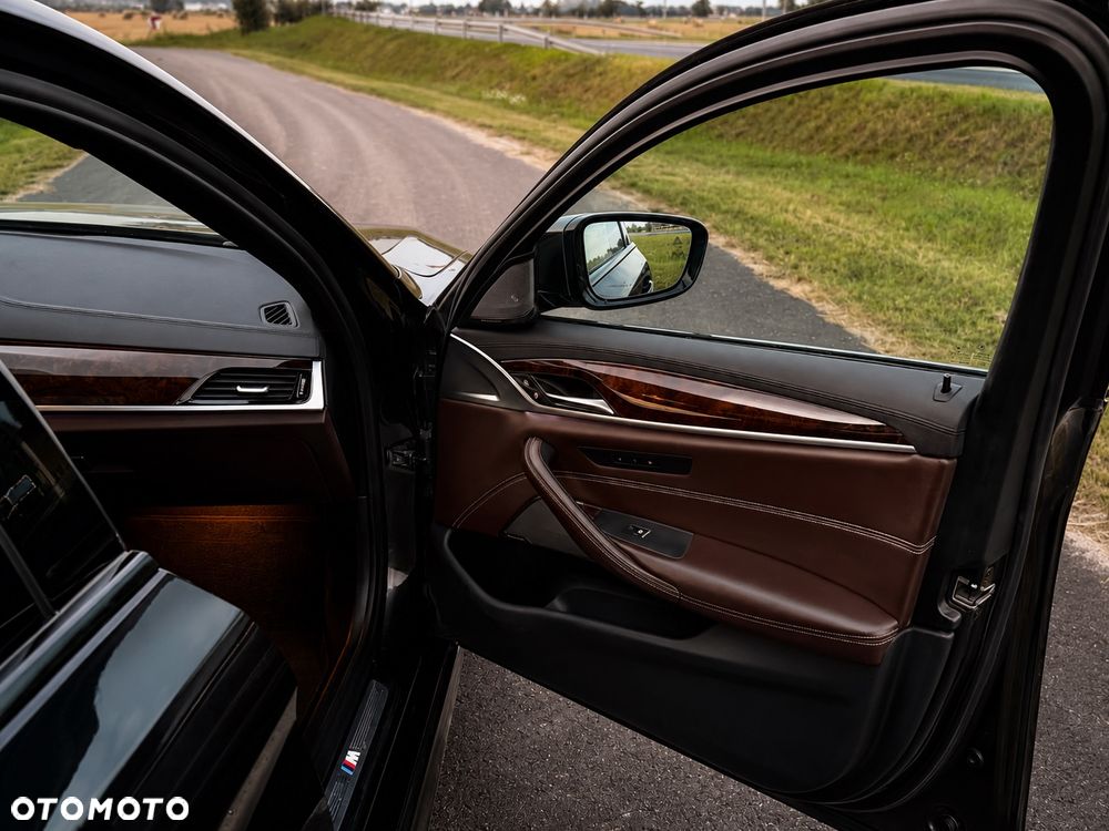 BMW Seria 5 540i M Sport sport - 32