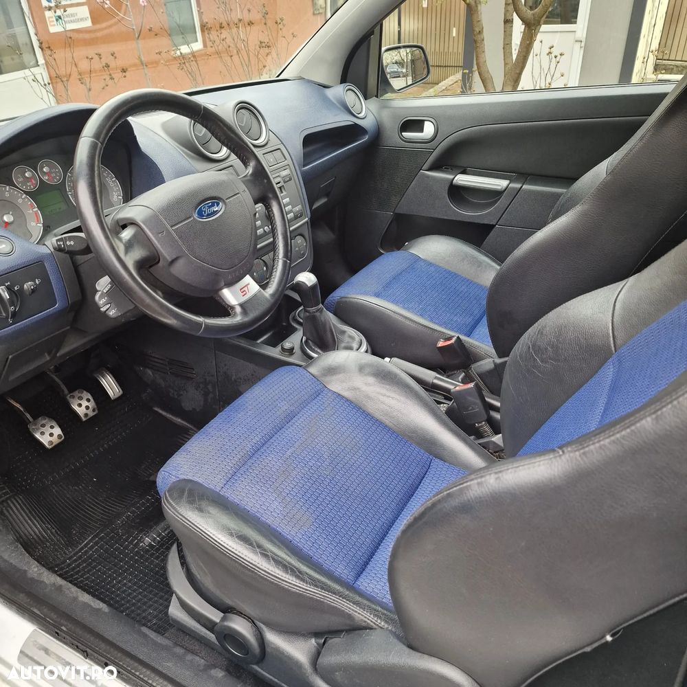 Ford Fiesta 2.0i ST - 2