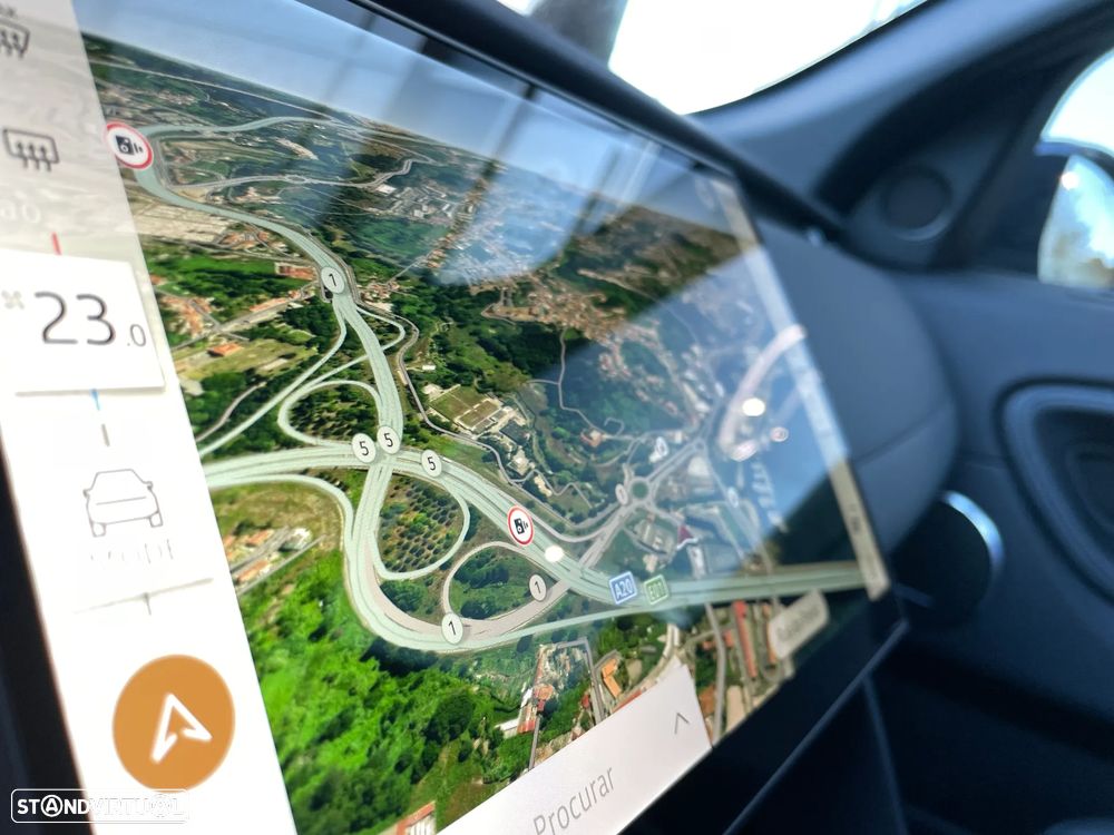 Land Rover Discovery Sport - 26