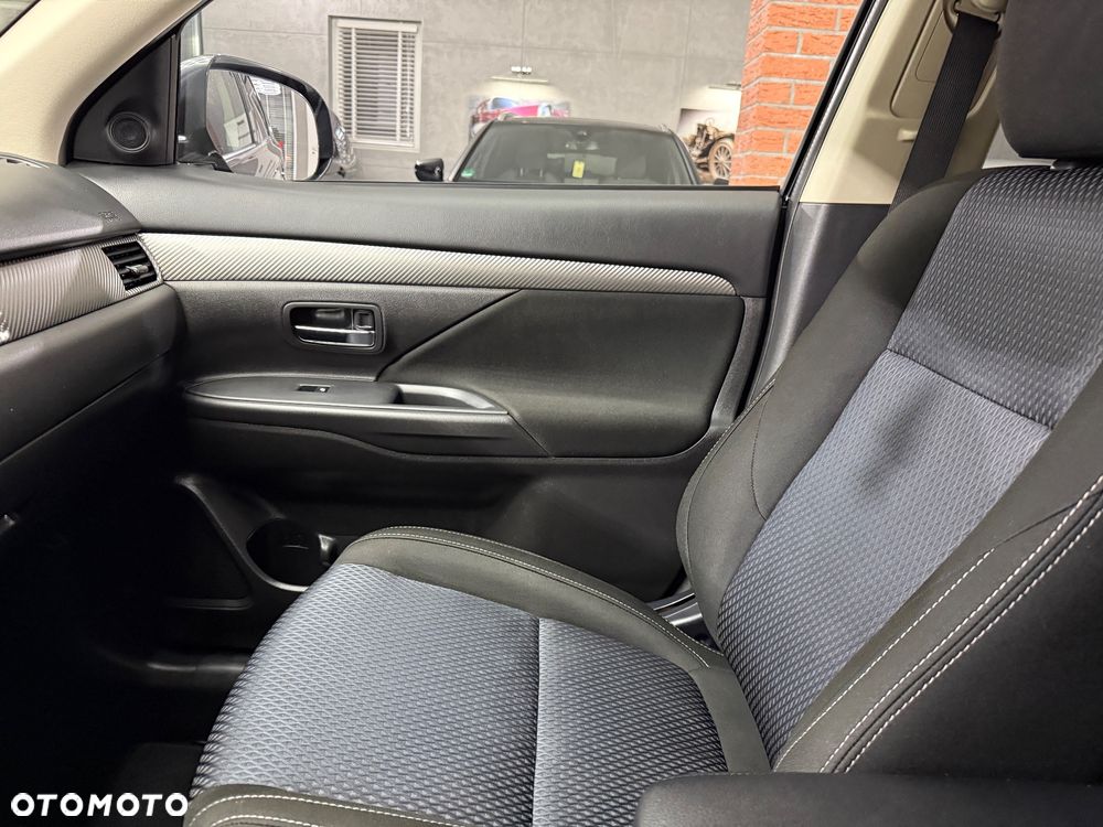 Mitsubishi Outlander 2.0 2WD CVT Diamant - 24